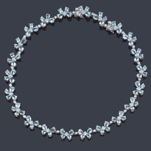 Collar con motivos de mariposas con aguamarinas talla perilla de aprox. 30,00 ct en total intercalado con brillantes engastados en chatón.