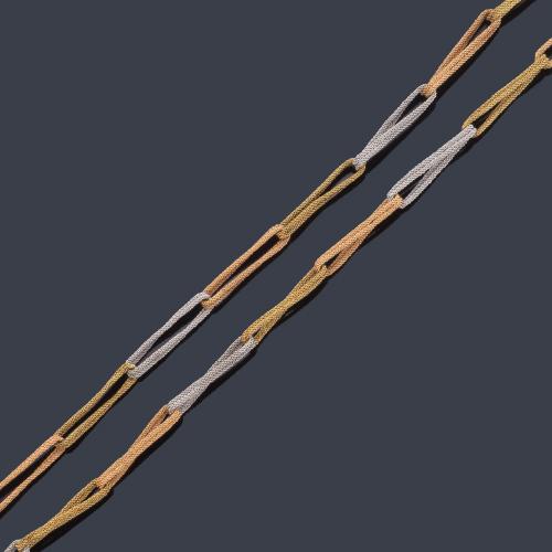 Collar largo con doble eslabón rectangular con diseño 'paillette' en oro blanco, rosa y amarillo de 18K.