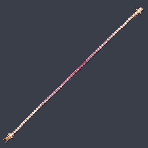 Pulsera rivière con zafiros rosas en degradado de color de aprox. 2,29 ct y brillantes de aprox. 1,07 ct en total.