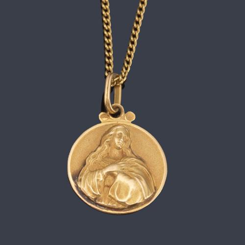 Cadena con medalla devocional con La Imagen de La Virgen en montura de oro amarillo de 18K.