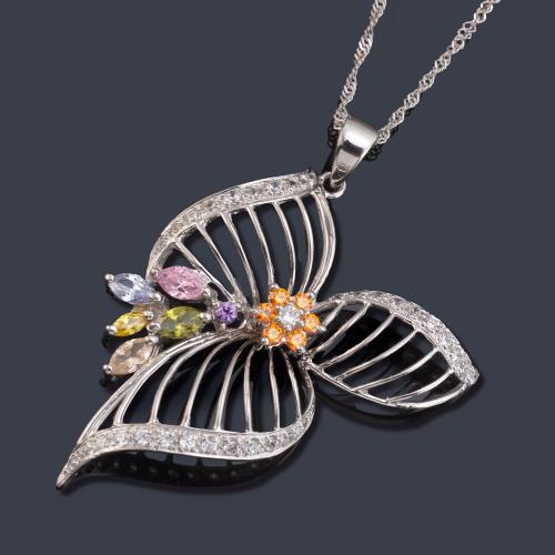  Colgante con diseño floral enriquecido con gemas de color y brillantes en montura de oro blanco de 18K.