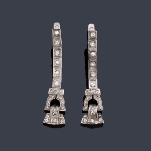 Pendientes largos época art decó con diamantes talla sencilla de aprox. 1,44 ct en total.
