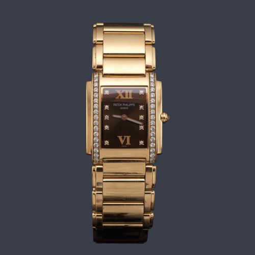 PATEK PHILIPPE Twenty- 4  ref. 4910/11R-010 de señora con caja y brazalete en oro rosa de 18 K con brillantes. Con estuche y documentación.