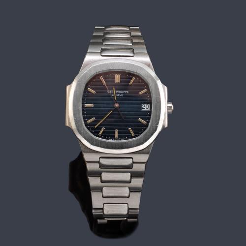 PATEK PHILIPPE Nautilus de señora con caja y brazalete en acero.
