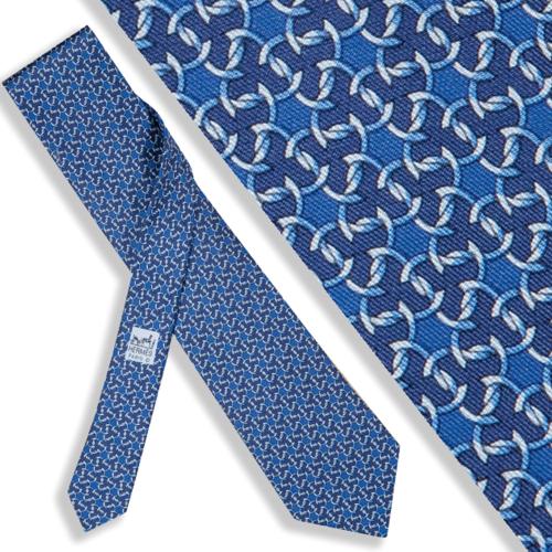Corbata Hermés con motivos de nudos sobre fondo azul