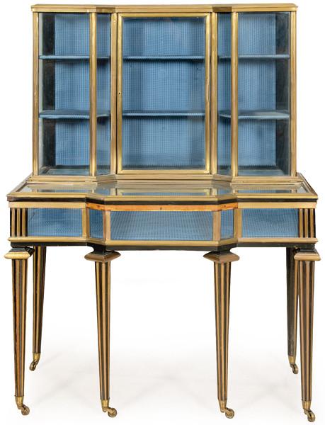 Vitrina Napoleón III estilo Luis XVI en madera ebonizada, dorada y monturas de latón