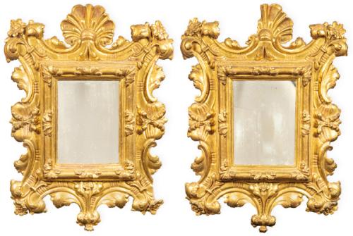 Pareja de cornucopias en madera estucada y dorada