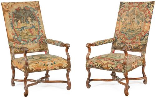 Pareja de sillones Luis XIV con tapicería bordada