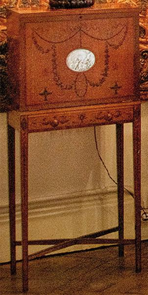Pequeño cabinet-joyero Jorge III