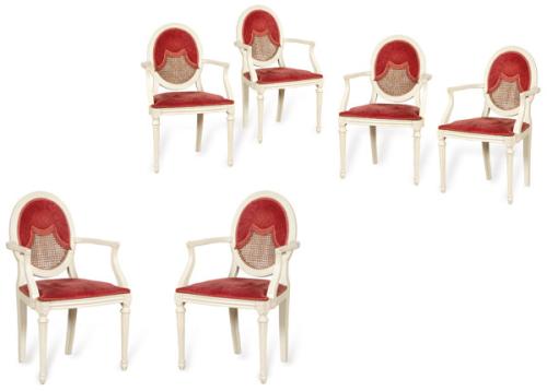 Conjunto de 11 sillas con brazos estilo Luis XVI en madera pintada de blanco