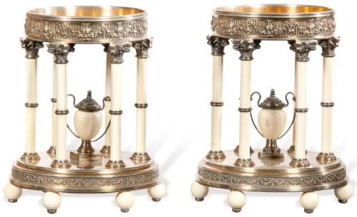 Pareja de centros de mesa en plata inglesa eduardiana. En forma de templetes clásicos
