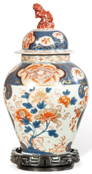 Tibor con tapa en porcelana japonesa Imari, siglo XVIII