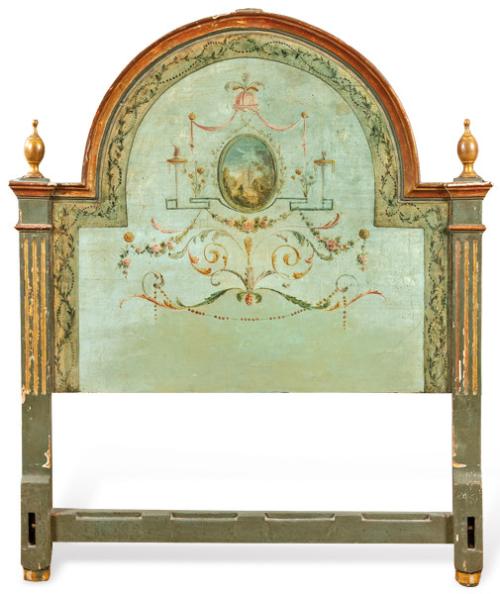 Cabecero Carlos IV,  en madera estucada y pintada.