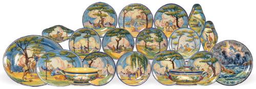 Vajilla en loza pintada y esmaltada de Talavera, con decoración de escenas del Quijote todas diferentes y firmadas.