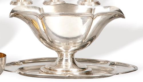 Salsera con bandeja incorporada de plata española punzonada Ley 916 de Matilde Espuñes pp. S. XX