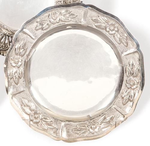 Plato de borde ondulado de plata mejicana punzonada 1ª Ley de Maciel.