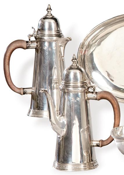 Juego de cafetera y tetera de plata inglesa punzonada Ley Sterling de LP, Londres 1972.