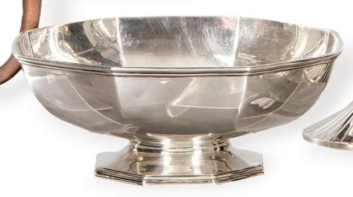 Centro de mesa poligonal de plata de Tiffany & Co. Londres 1937.