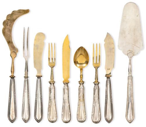 Juego de cubiertos de merienda para seis servicios de plata alemana punzonada Ley 800 en plata sobre-dorada y en su color pp. S. XX.