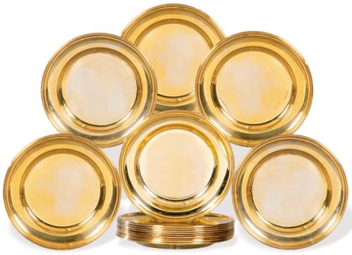 Juego de doce platos de postre de plata italiana sobredorada y  punzonada Ley 800 para  R. Miracoli.