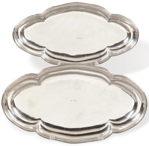 Juego de dos fuentes tetralobuladas de servir de plata española punzonada Ley 900 de Fragero.