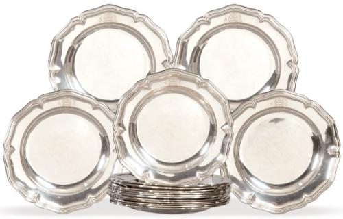 12 platos homdos de plata francesa con escudo con corona de marqués