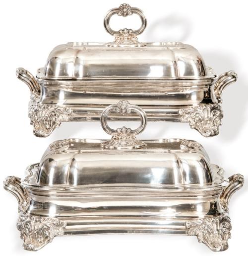 Pareja de mantenedores cuadrangulares de metal plateado pp. S. XX.