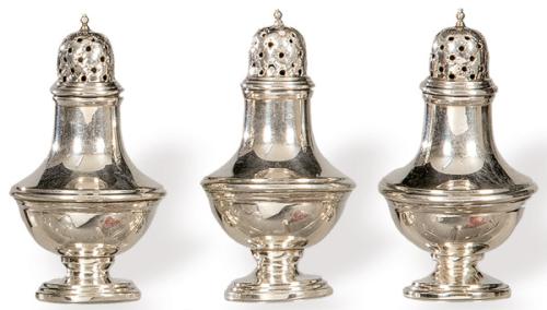Juego de tres saleros de plata española punzonada 1ª Ley
