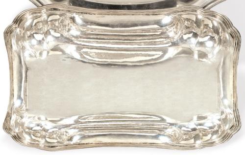 Bandeja honda con borde ondulado plata española punzonada  1ª Ley con marca comercial de López.