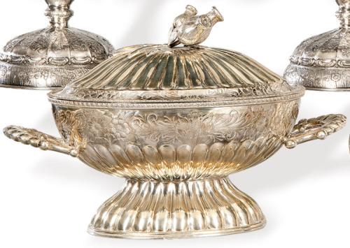 Sopera de plata española punzonada 1ª Ley de Montejo.