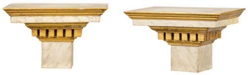 Pareja de ménsulas de madera tallada, marmorizada y dorada S. XX.