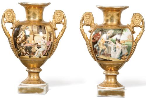 Pareja de jarrones abalaustrados en porcelana de París