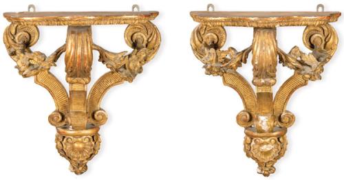 Pareja de ménsulasde madera tallada, estucada y dorada S. XX.
