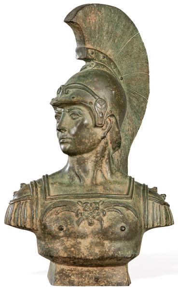 Cabeza de guerrero romano en hierro colado con pátina de cobre.