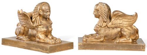 Pareja de maceteros victorianos en forma de esfinges en metal dorado, Inglaterra S. XIX.