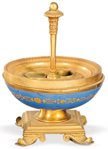 Tintero de esmalte azul y bronce dorado, Francia S. XIX.