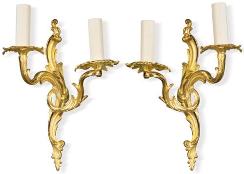 Pareja de apliques de estilo Luís XV, de bronce dorado, Francia pp. S. XX.