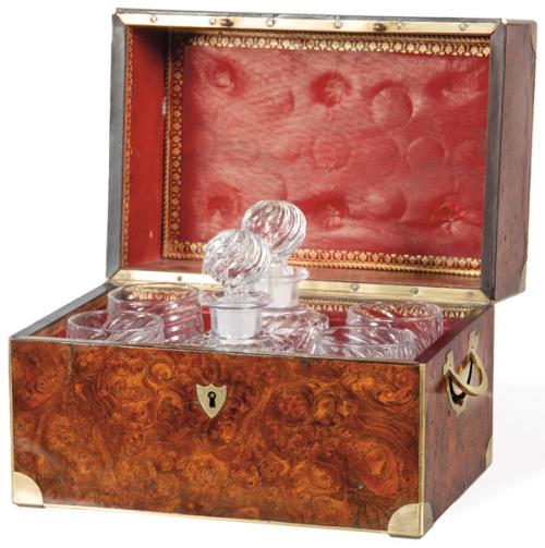 Caja licorera Carlos X de raíz de roble, Francia h. 1920.