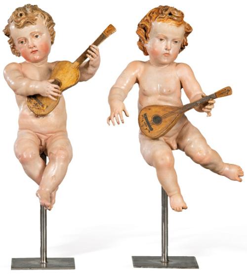 Pareja de ángeles músicos en madera tallada, policromada y dodrada, España S. XVII.