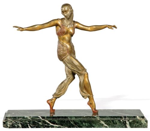 "Bailarina Oriental" Escultura Art Deco de bronce dorado marcada BG 22 h. 1920-30