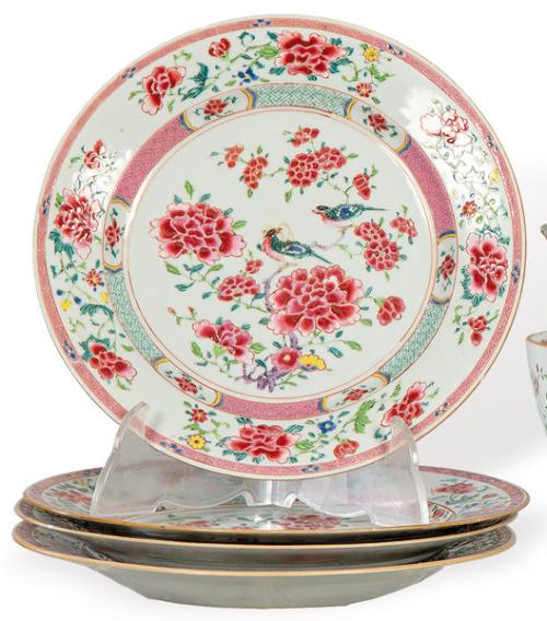 Pareja de platos de porcelana de Compañía de Indias, Familia Rosa, Dinastía Qing, época de Qianlong (1736-95)