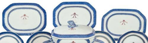 Tres fuentes del mismo tamañó de porcelana de Compañía de Indias azul y blanco Dinastía Qing, época de Qianlong (1736-95)