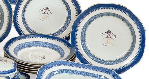 ocho platos soperos  de porcelana de Compañía de Indias azul y blanco Dinastía Qing, época de Qianlong (1736-95)