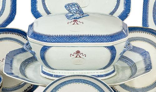 Sopera con fuente de porcelana de Compañía de Indias azul y blanco Dinastía Qing, época de Qianlong (1736-95)