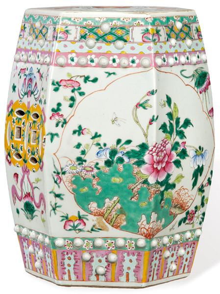 Asiento de jardín poligonal en porcelana china con esmaltes de la Familia Rosa Dinastía Qing ff. S. XIX