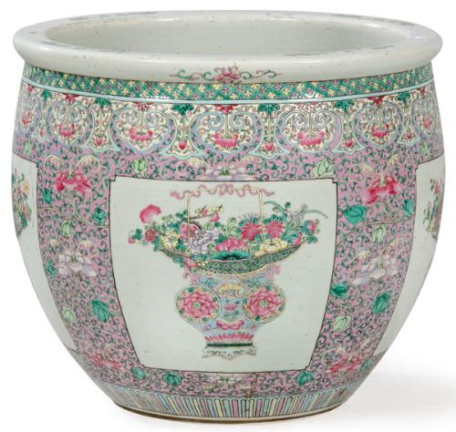 Macetero chino de porcelana con esmaltes de la Familia Rosa S. XIX.