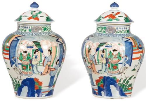 Pareja de tibores de porcelana china con esmaltes tipo Wucai (cinco colores) Dinastía Qing S. XIX.