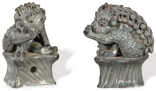  Pareja de leones de Foo en porcelana china gris azulada S. XX