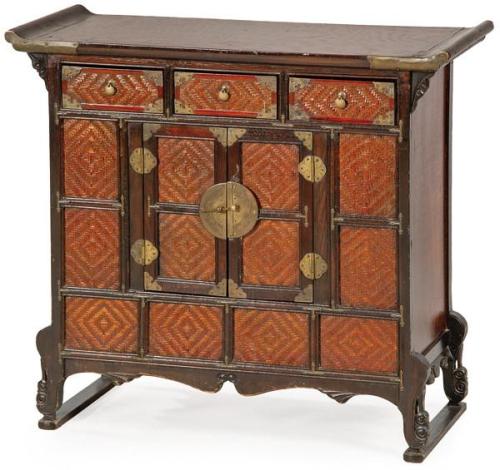  Mueble asiático rojo