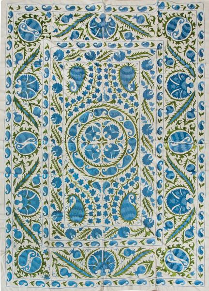 Souzani de algodón con bordados en verde y azul, Uzbequistán S. XX.